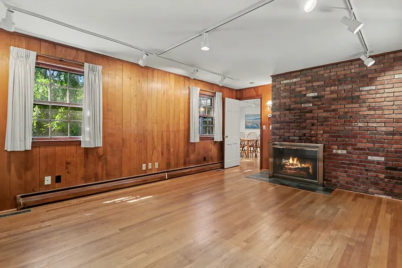 1951 Burr Street Photo 7
