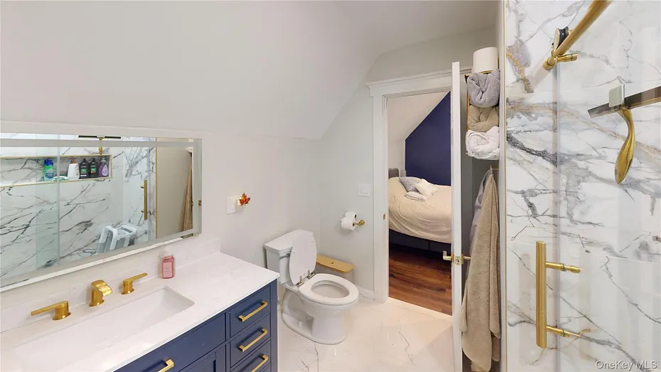 88 Grand Avenue Photo 15