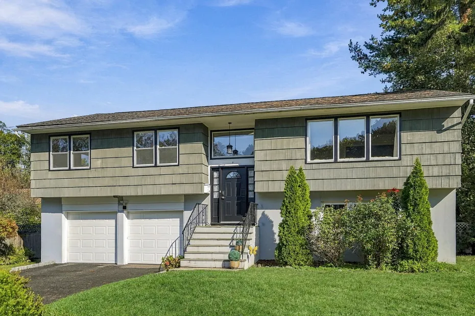 7 Frost Lane Photo 4