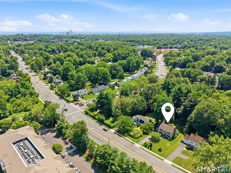 2409 Albany Avenue Photo 33