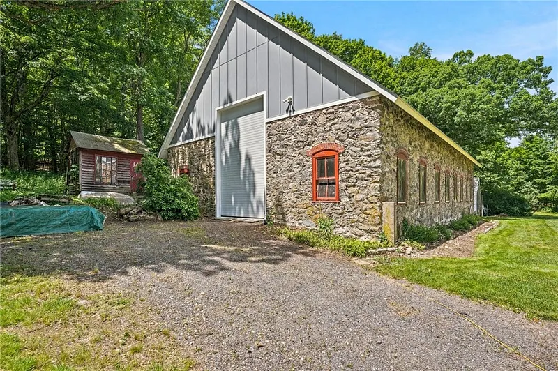 362 Abbott Run Valley Road Photo 2