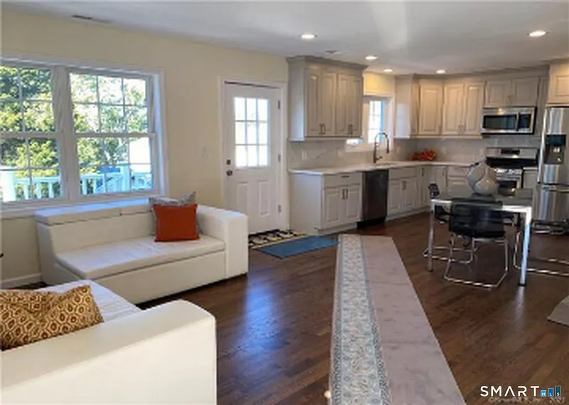 63 Soundview Avenue  #2 Photo 2