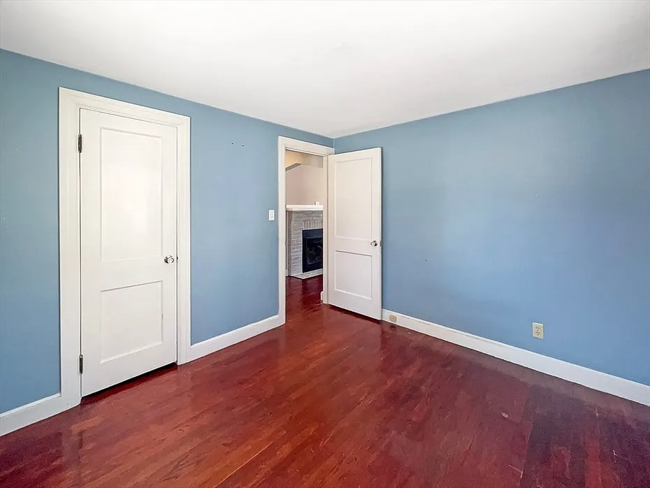 44 2nd St Photo 15