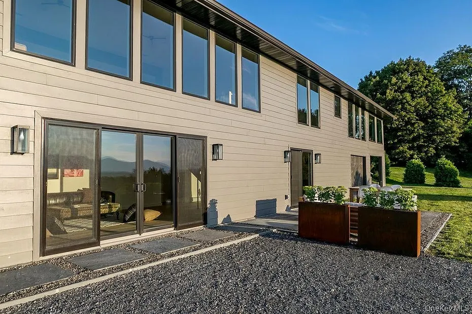 180 Hilltop Road Photo 41