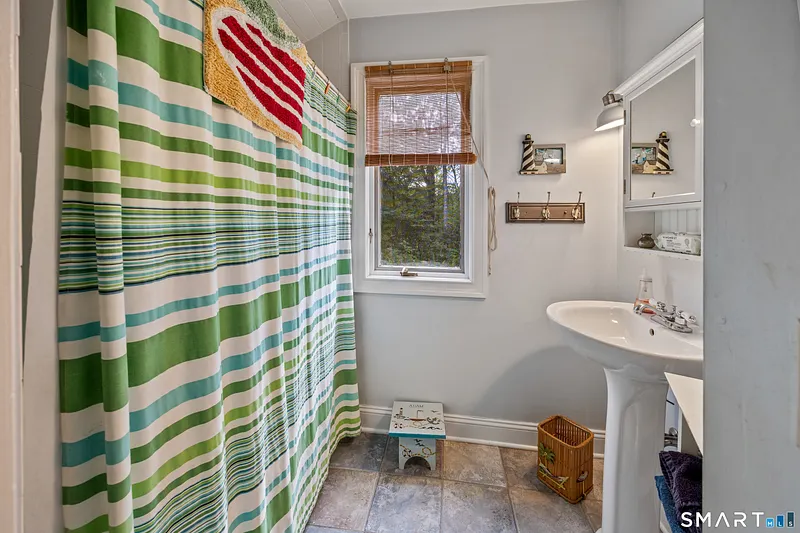 130 Fairhaven Drive Photo 31