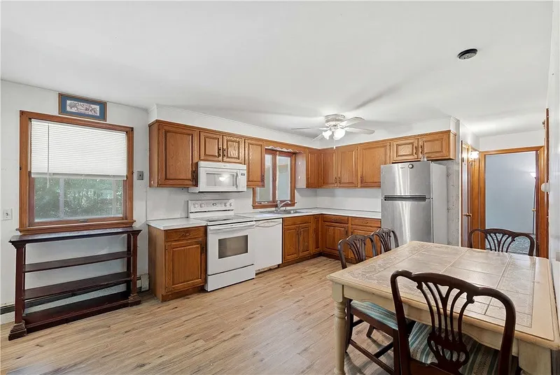 42 Charles Avenue Photo 5