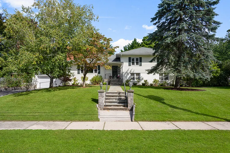 30 Antler Place Photo 2