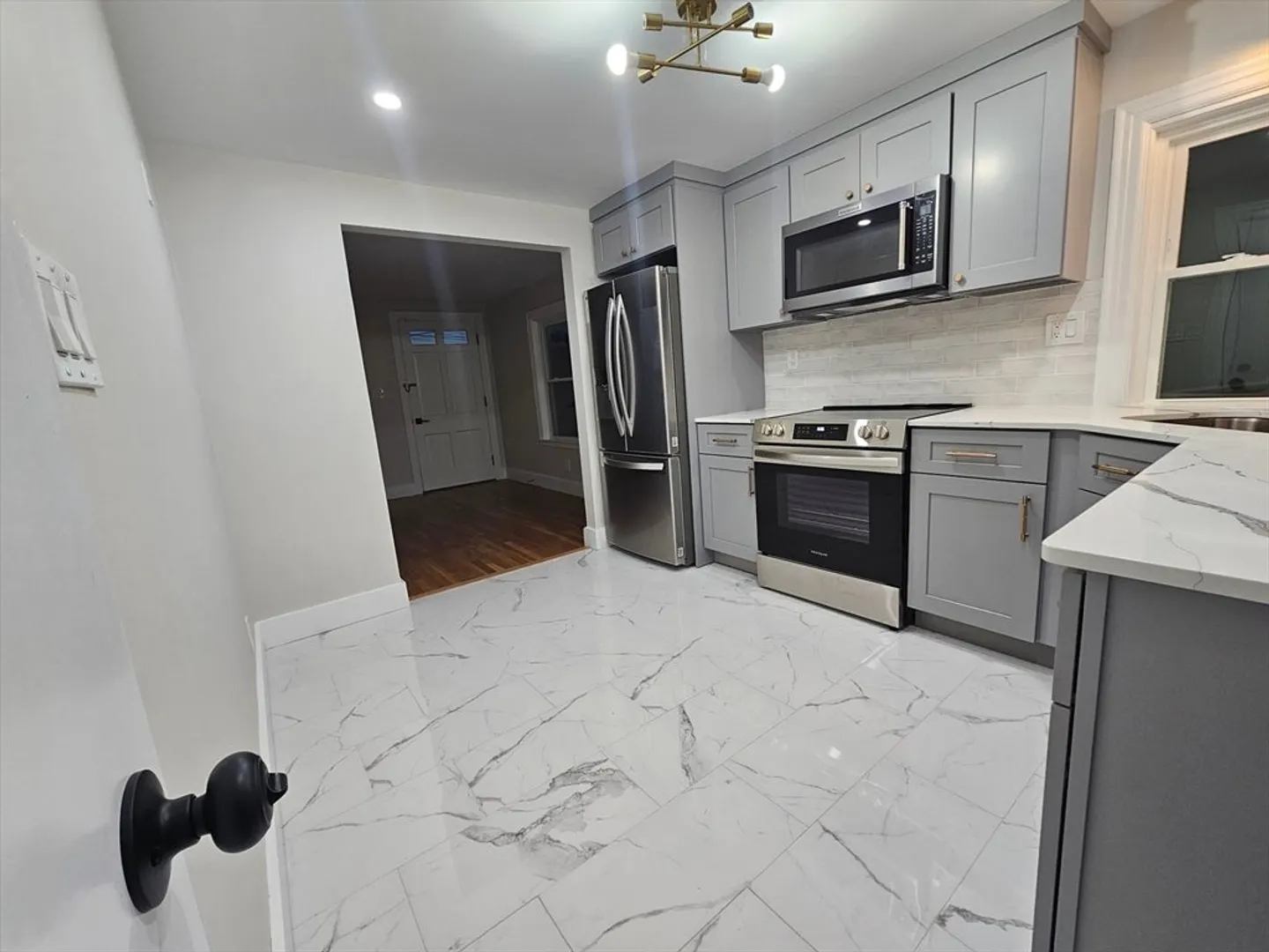 850 Terry Ln Photo 3