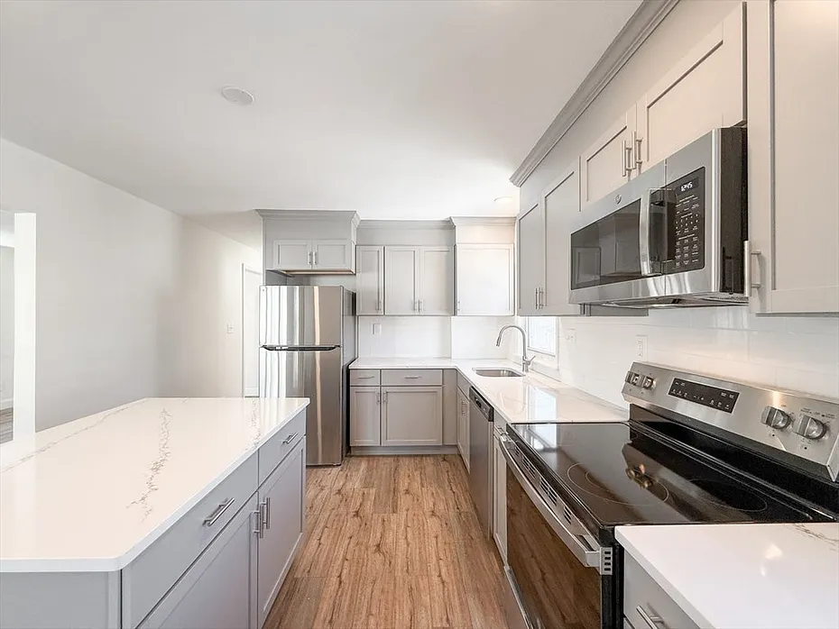 31 Millard Ave Photo 9