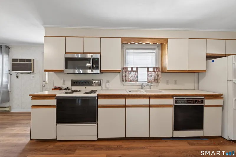 60 Gilbert Avenue Photo 4