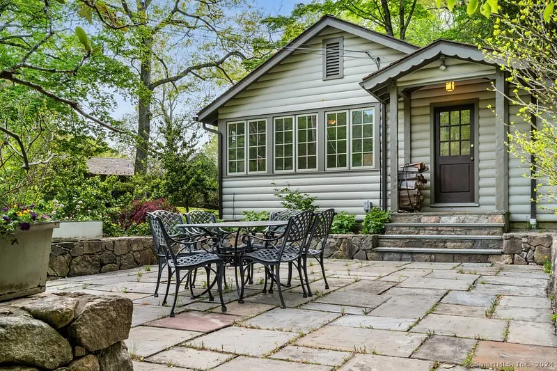 Stamford Single Family Photo 23