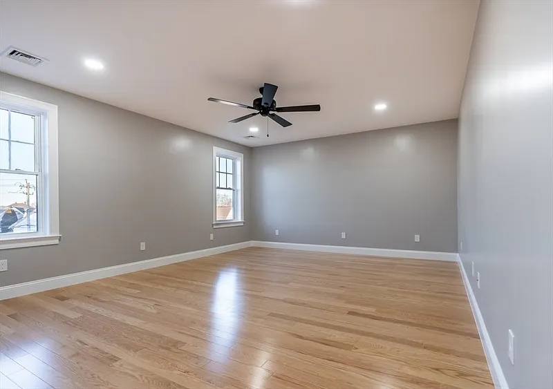 214 Horton St Photo 32