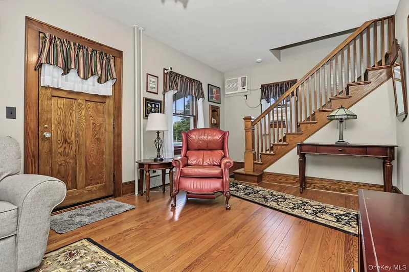 1118 Hudson Avenue Photo 4