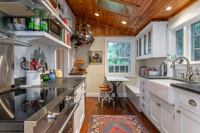130 Lake Drive Photo 10