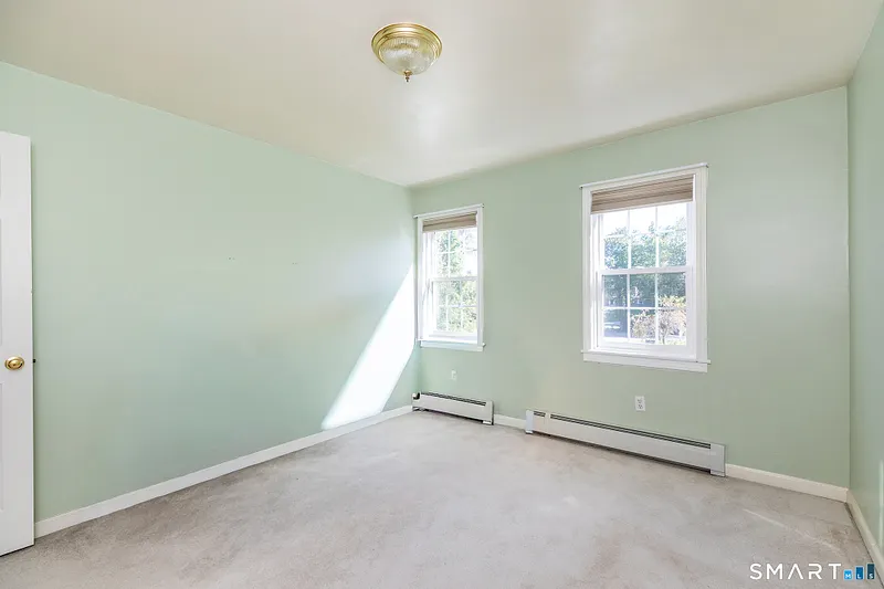 240 Beach Street Photo 18