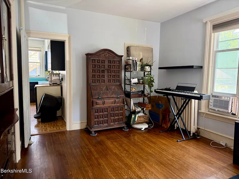 50 Buel St Photo 9