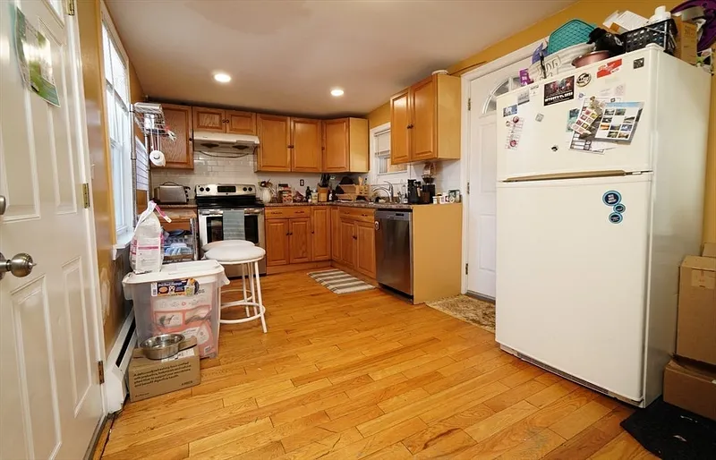 31 Floyd St Photo 5