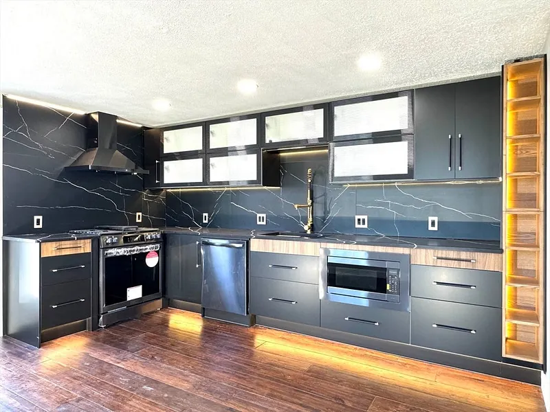 76 Foster St Photo 5