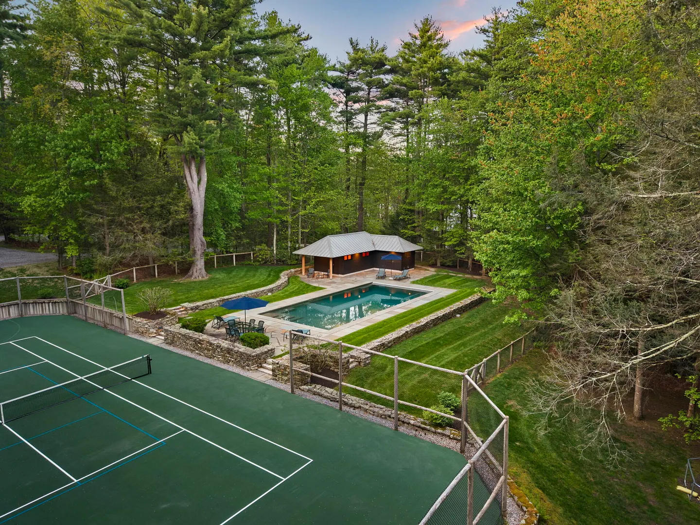 841 Winchester Road Photo 3