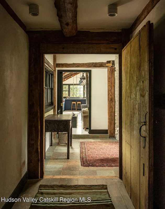 38 Van Road Photo 13