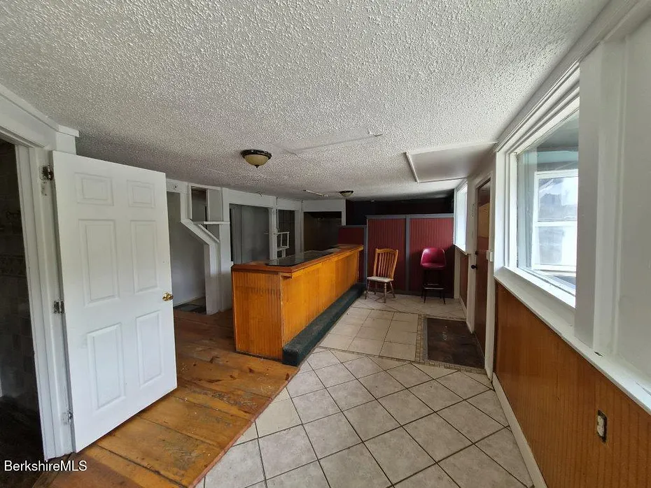 85 Wahconah St Photo 4