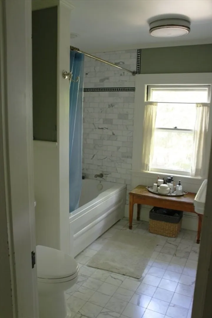 254 Lincoln Photo 29