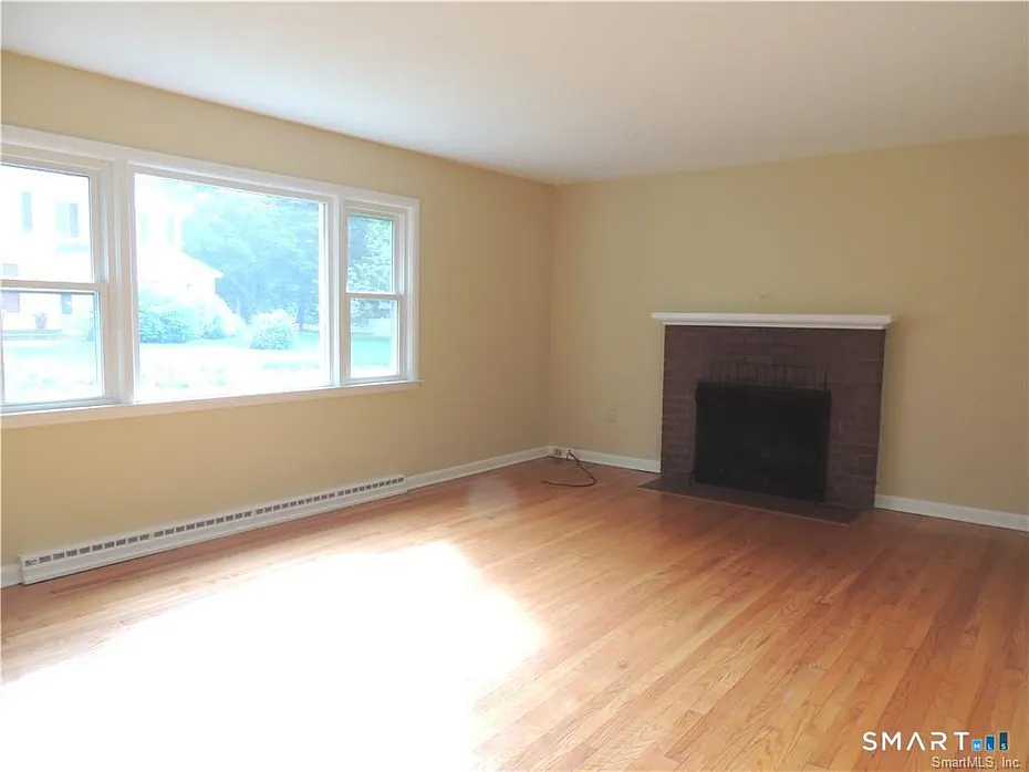 87 Hotchkiss Grove Road Photo 5