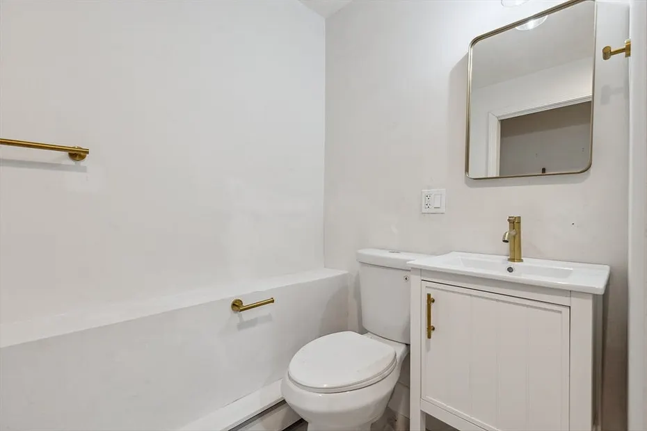 51 Belmont Ave Photo 16