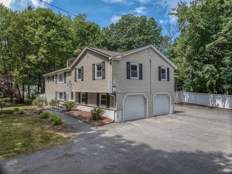680 East Street Photo 5
