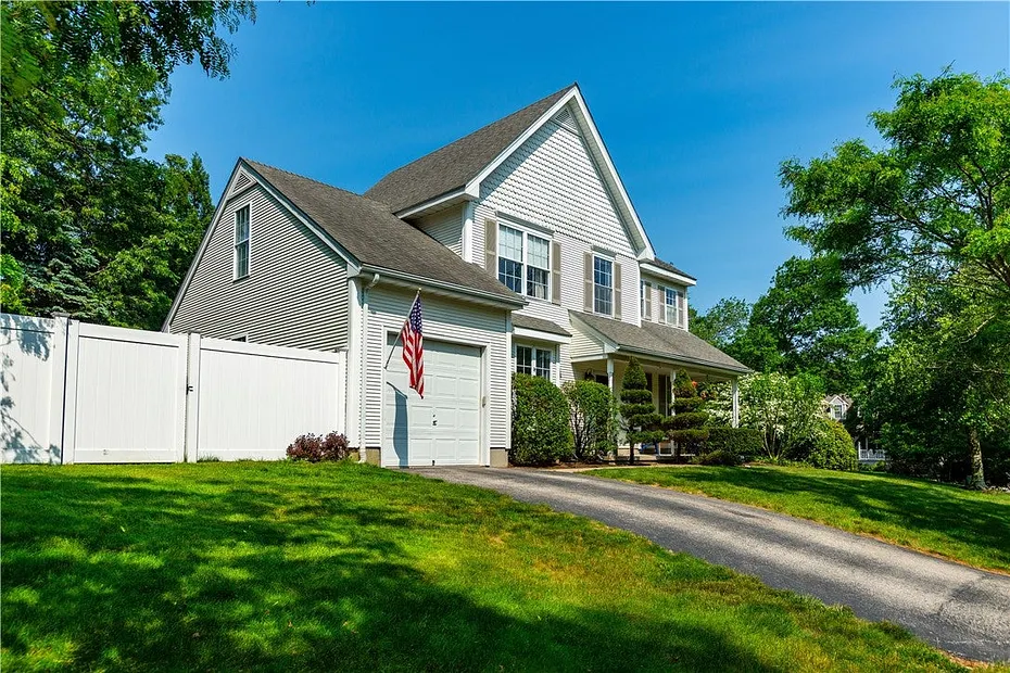 50 South Pond Drive Photo 3