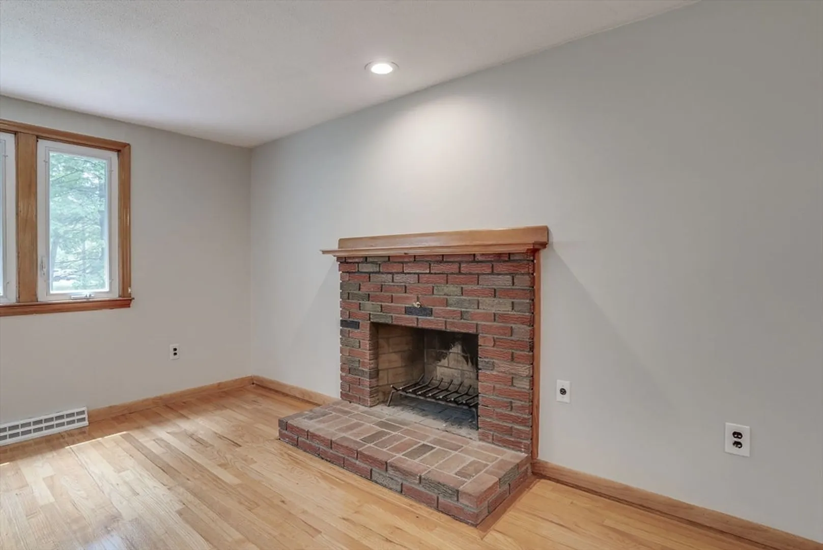 680 East Street Photo 14
