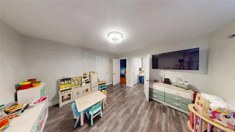 88 Grand Avenue Photo 22