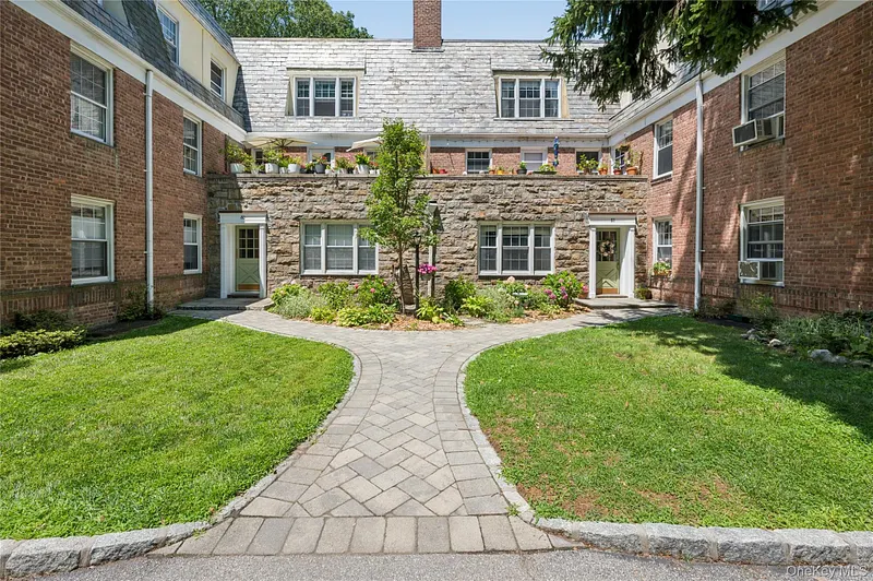 84 Pinewood Road  #1F Photo 5