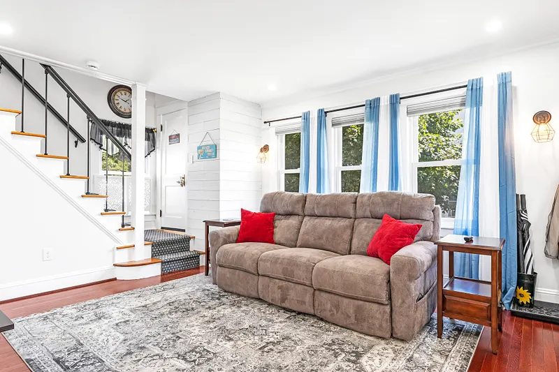 124 Beach Street Photo 17