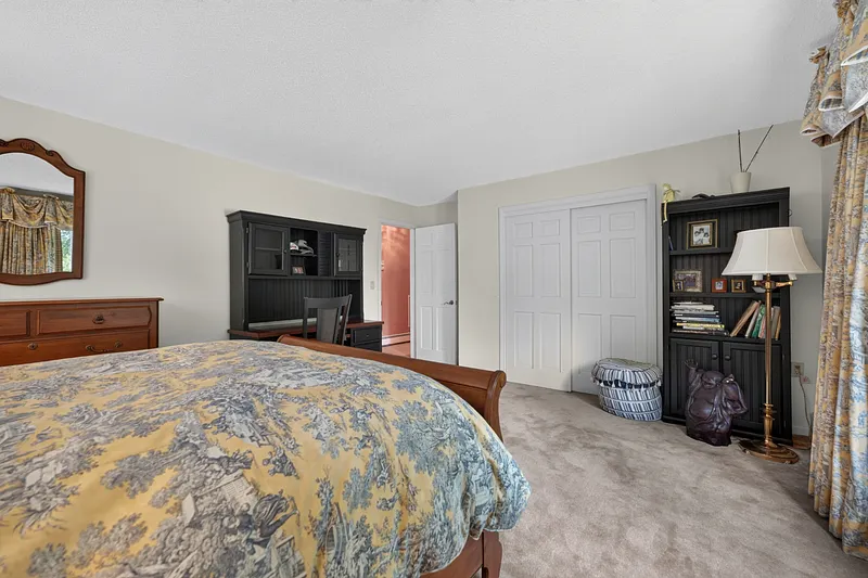 670 Pequot Avenue Photo 28