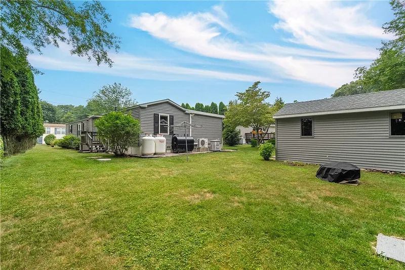 464 Gardiner Road #103 Photo 32
