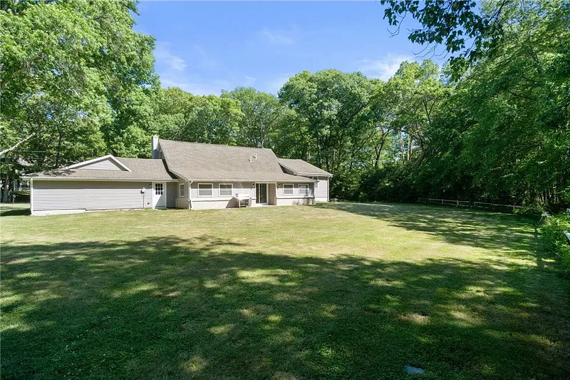 380 Woodward Avenue Photo 24