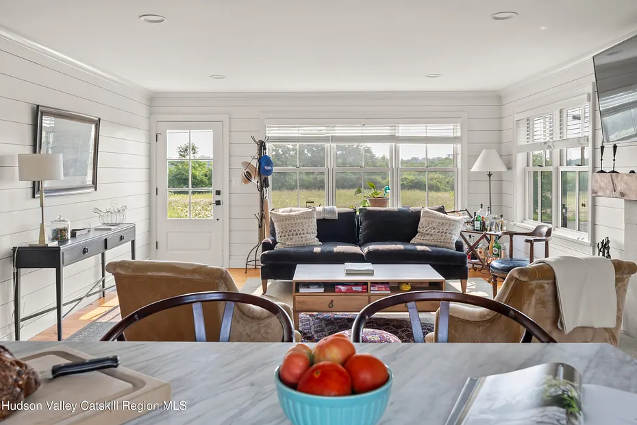 476 South Road Photo 7