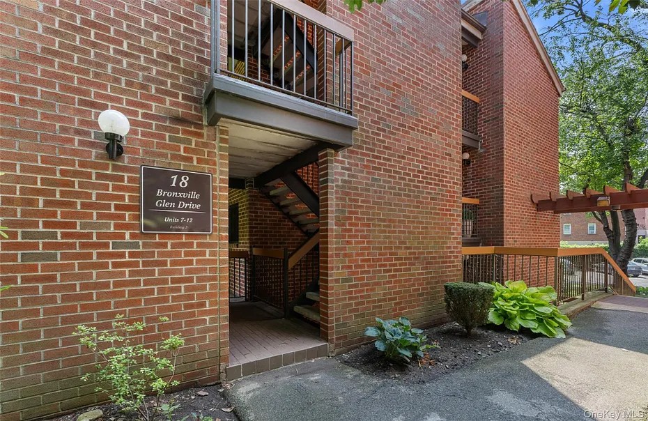 18 Bronxville Glen Drive  #3-12 Photo 32