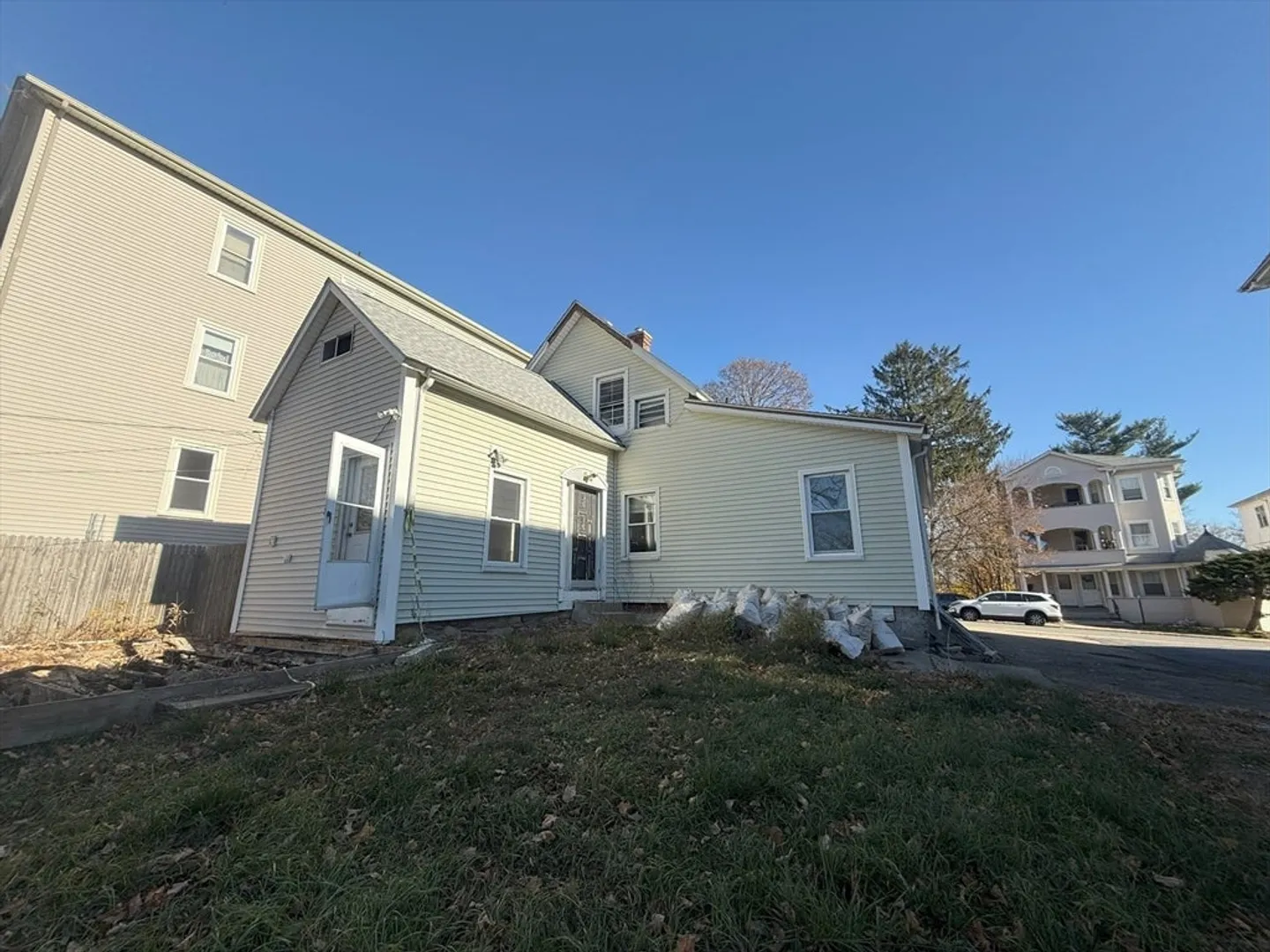 37 Plantation St Photo 3