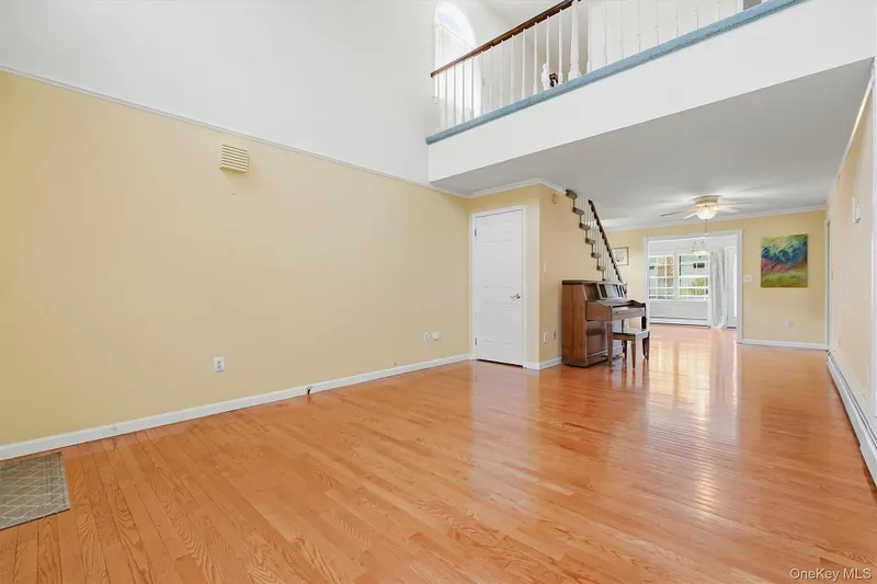 1069 Wolcott Avenue Photo 5