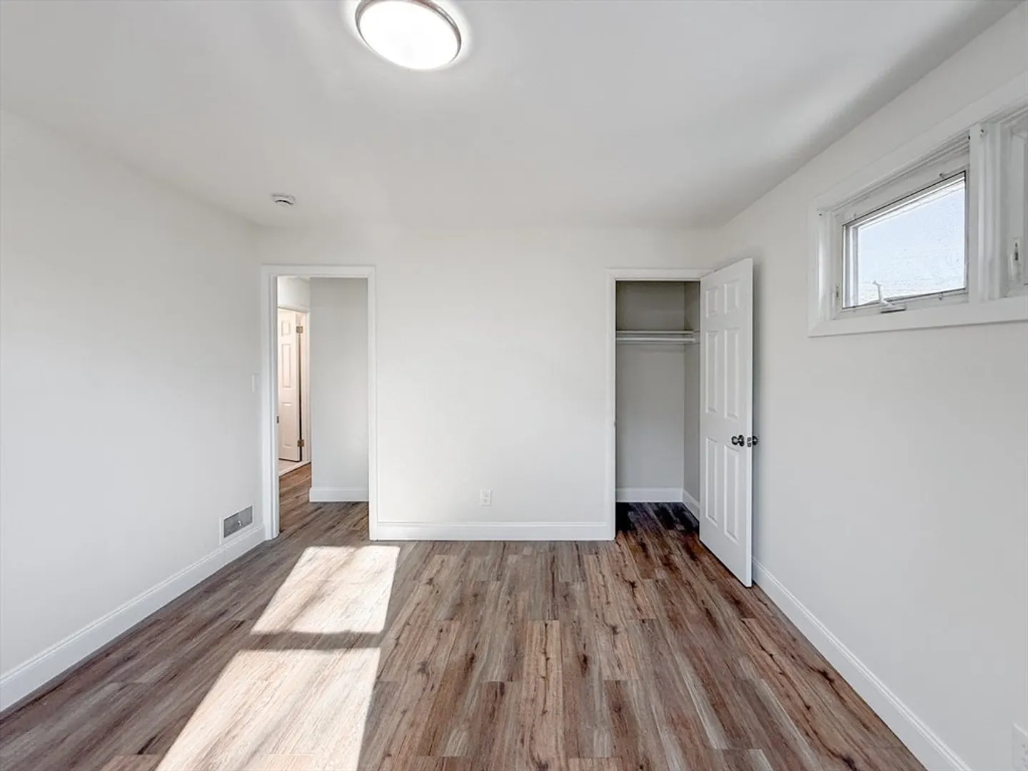 31 Millard Ave Photo 22