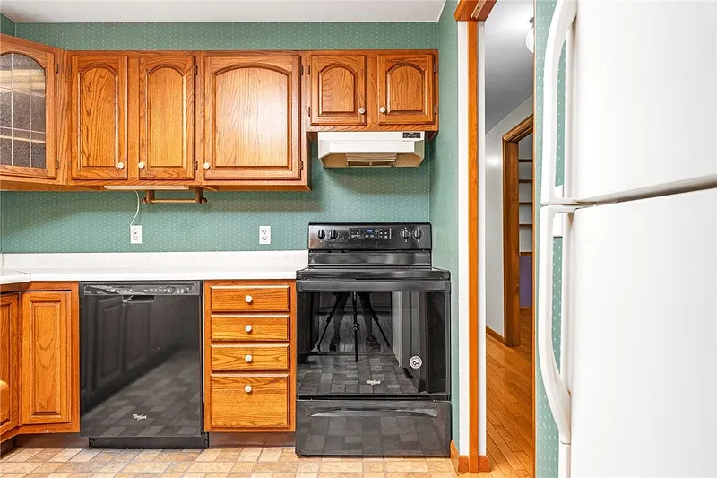 590 Shannock Road Photo 11