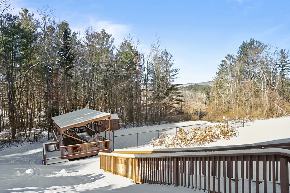 60 Churchill Crest Photo 27