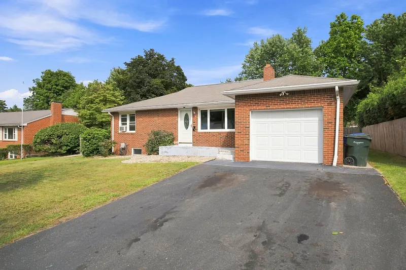 63 Martel Rd Photo 4