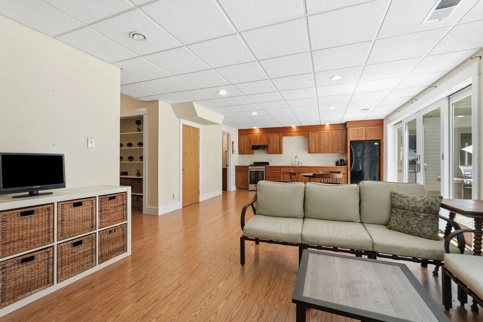 409 Henry St Photo 36