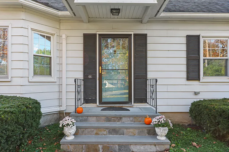 66 Roselyn Dr Photo 38