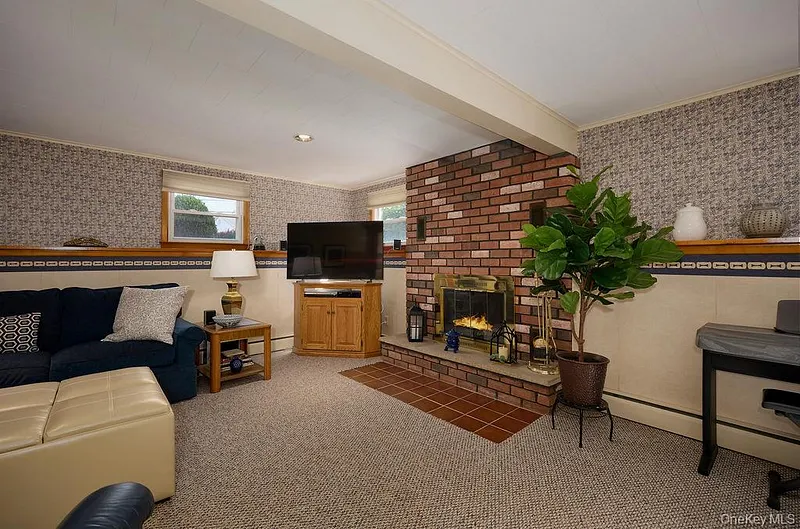 8 Carroll Drive Photo 36