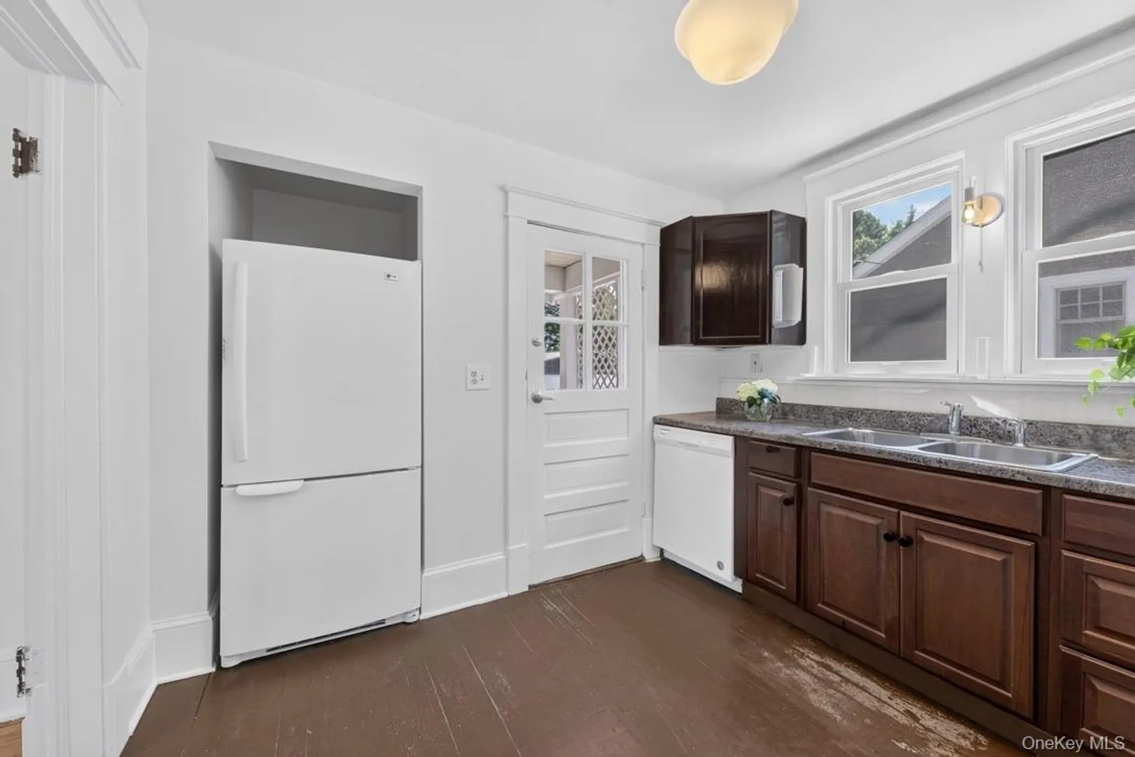 10 S Grand Avenue Photo 19