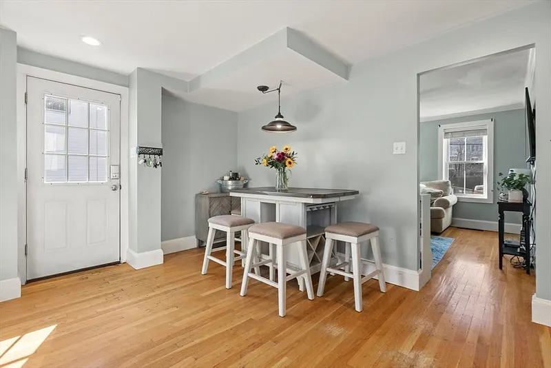 30 Rockland St Photo 5